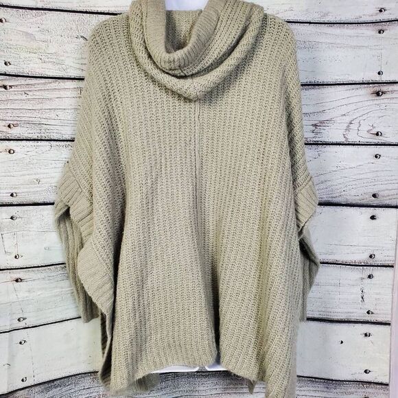 BKE Women’s Small Beige Chunky Knit Hooded Sweater Poncho Style - Picture 4 of 7